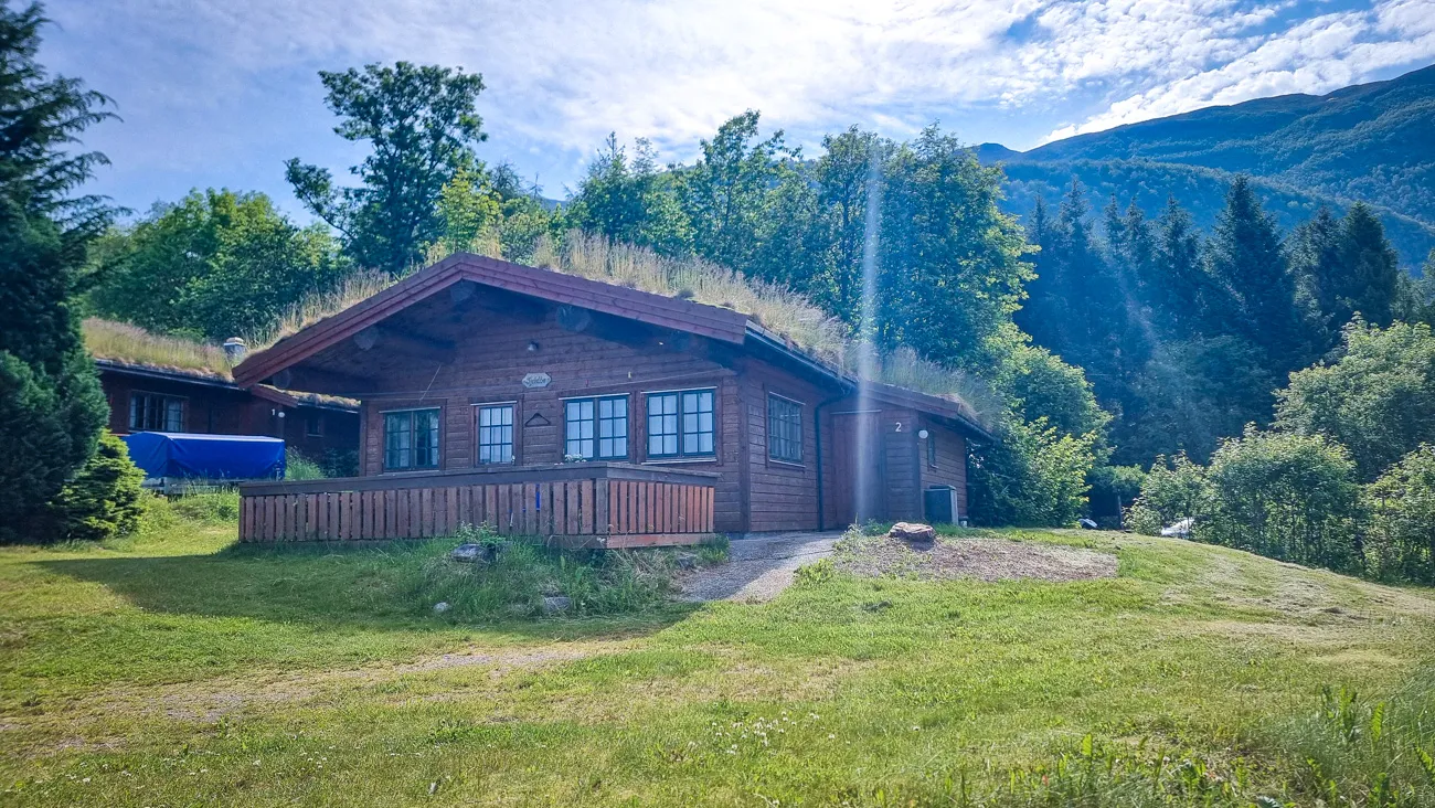 Holmemstranda – Haus 2 mit Boot vor der Tür am Fjord